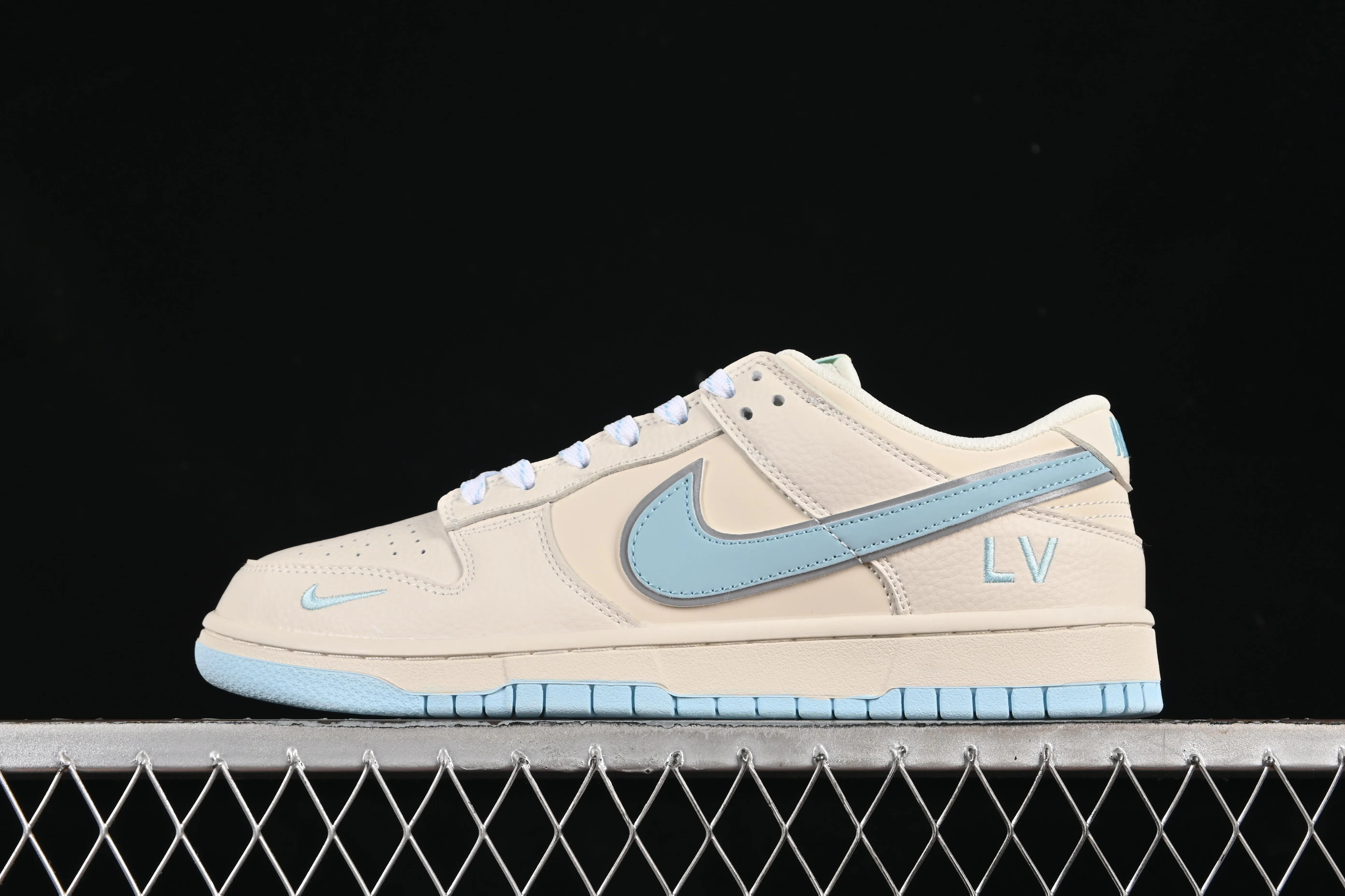 All categories Nk SB Dunk Series Nk SB Dunk Low High-end customized low-top sneakers Nike SB Dunk Low LV joint off-white light blue Anniversary high-end customized low-top casual sneakers KK1333-048